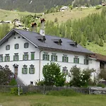 Haus Buol Apartamento *